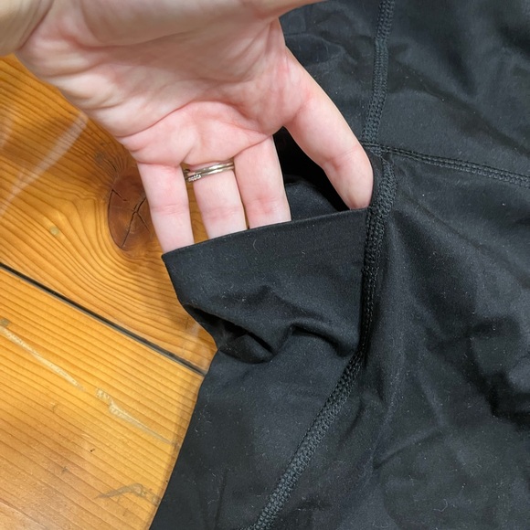 Sleek Black Women's Leggings - Picture 3 of 4